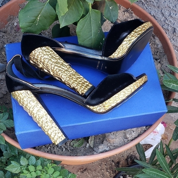 Tom Ford Black & Metallic Gold  Heels - Picture 2 of 8